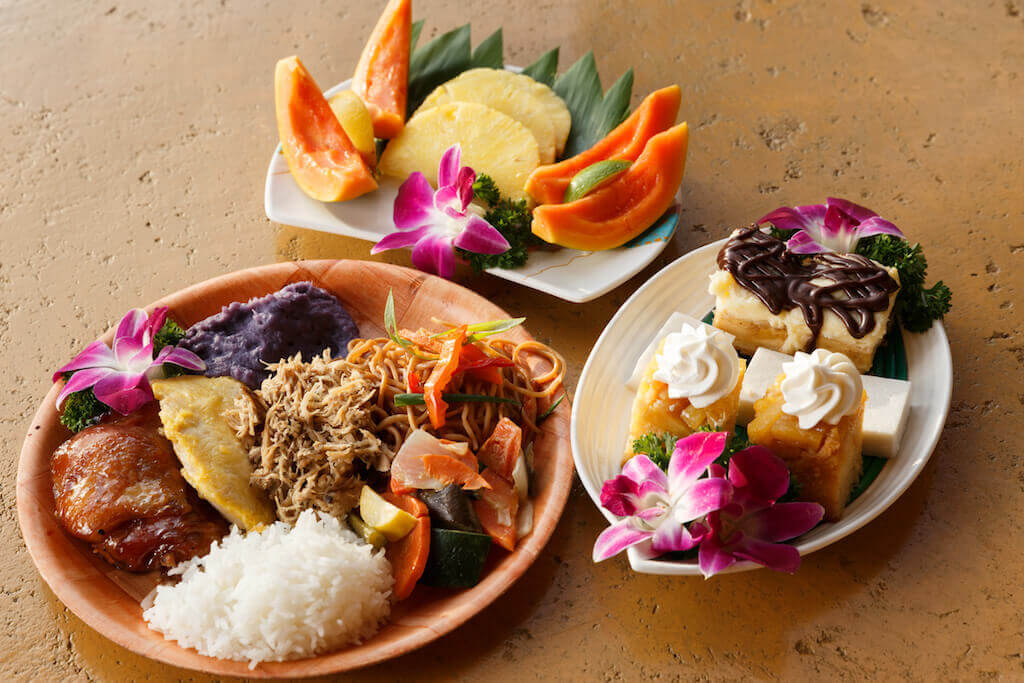 Luàu Kalamaku buffet Alii Kai Resort Kauai